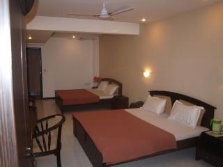 Hotel Maan Residency 아흐메다바드 외부 사진