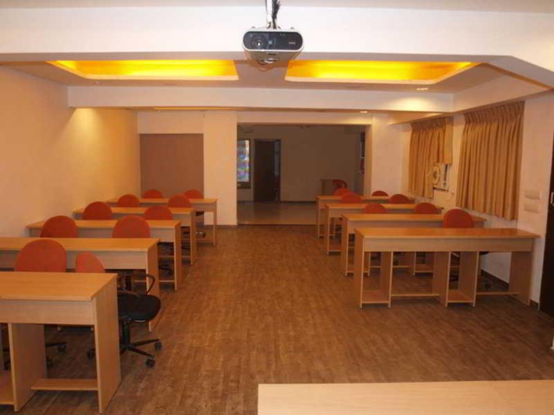 Hotel Maan Residency 아흐메다바드 외부 사진