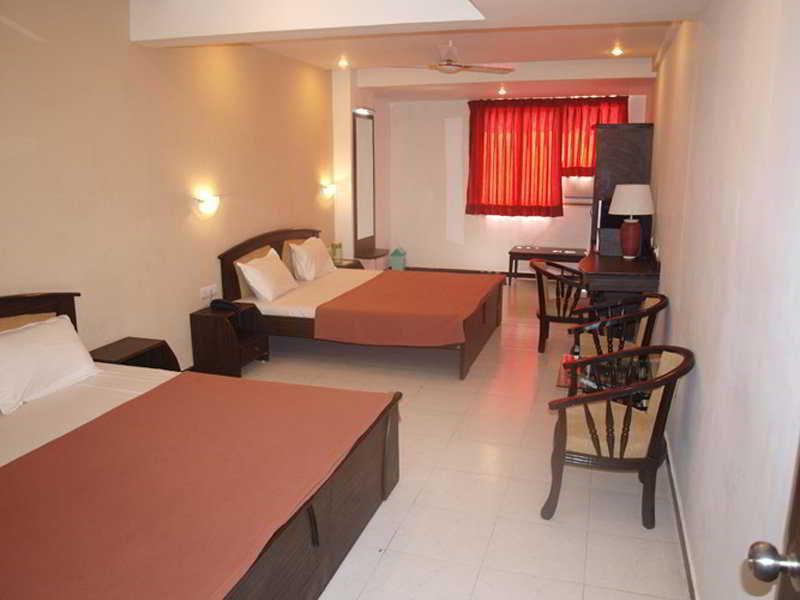 Hotel Maan Residency 아흐메다바드 외부 사진
