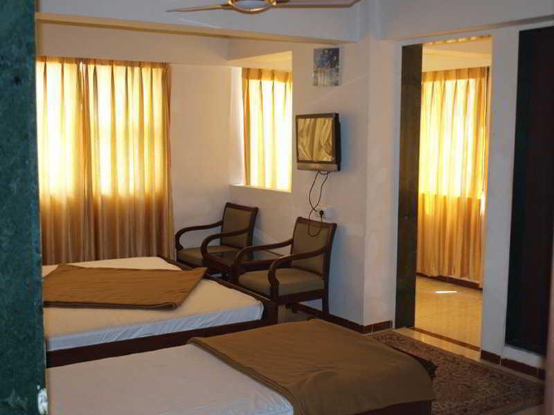 Hotel Maan Residency 아흐메다바드 외부 사진