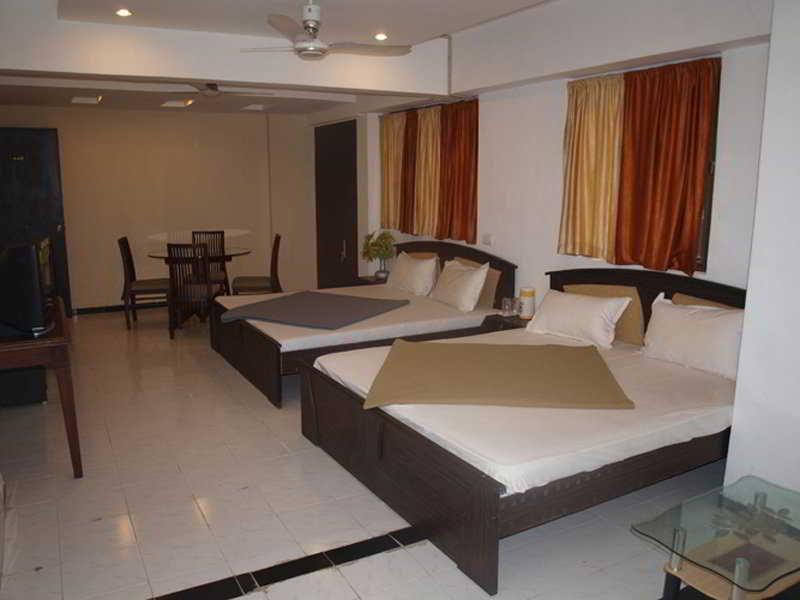 Hotel Maan Residency 아흐메다바드 외부 사진