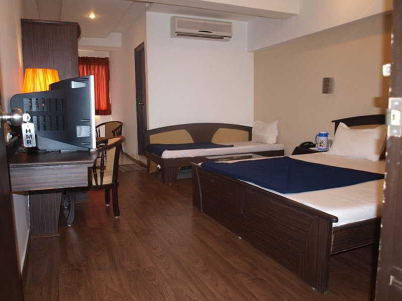 Hotel Maan Residency 아흐메다바드 외부 사진